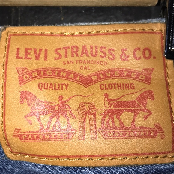 Women’s Levi’s jean skirt - Picture 3 of 3